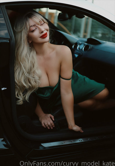 Curvy_model_kate