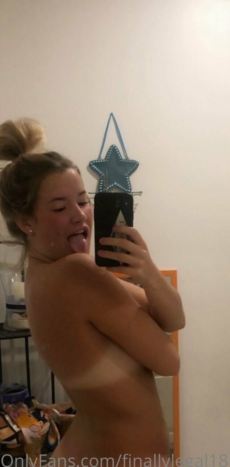 Naakte gelekte OnlyFans-foto van Finallylegal18