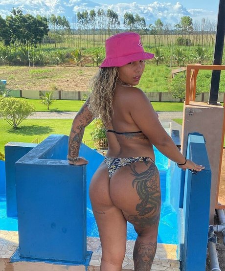 Naakte gelekte OnlyFans-foto van Allanna Jhessy