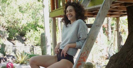 Naakte gelekte OnlyFans-foto van Emmy Rossum
