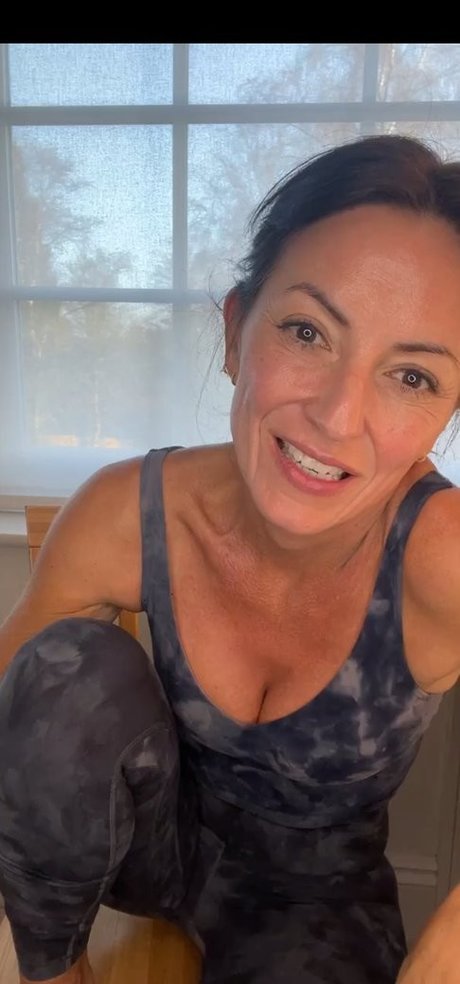 Naakte gelekte OnlyFans-foto van Davina Mccall