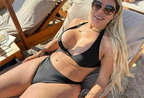 Naakte gelekte OnlyFans-foto van Christinebigboobes