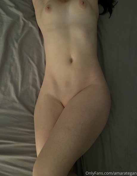 Naakte gelekte OnlyFans-foto van Amarategan