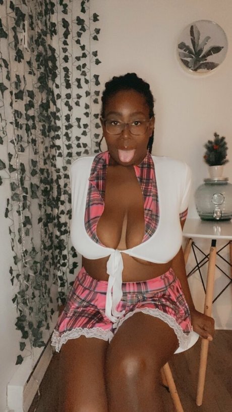 Naakte gelekte OnlyFans-foto van Freebigtits6999