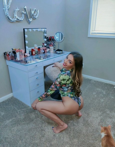 Naakte gelekte OnlyFans-foto van Milababygirll