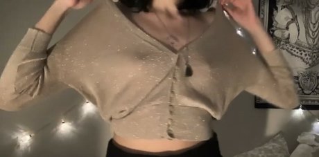 Naakte gelekte OnlyFans-foto van Xanikca