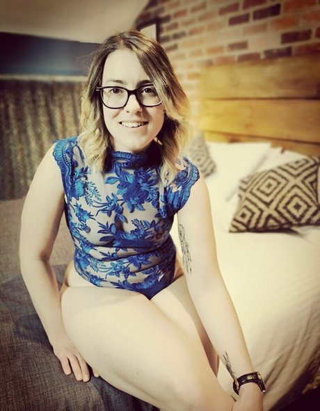 Naakte gelekte OnlyFans-foto van Innocenthotwifexxx