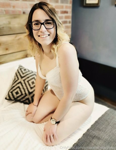 Naakte gelekte OnlyFans-foto van Innocenthotwifexxx
