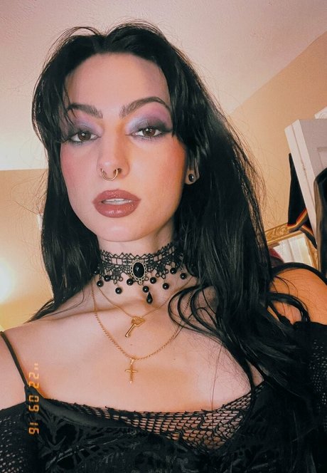 Naakte gelekte OnlyFans-foto van Urbabysadie