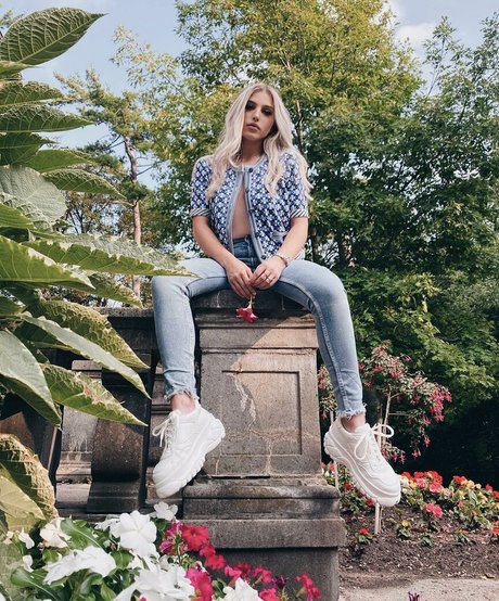 Naakte gelekte OnlyFans-foto van Emerome