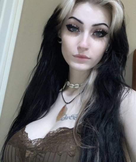 Naakte gelekte OnlyFans-foto van Thatkidronni