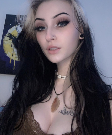 Naakte gelekte OnlyFans-foto van Thatkidronni