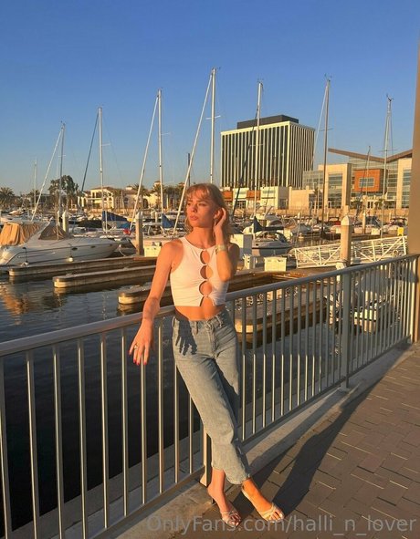 Naakte gelekte OnlyFans-foto van Hallinlover