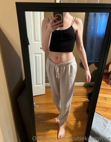 Naakte gelekte OnlyFans-foto van Cutiekaseyfree