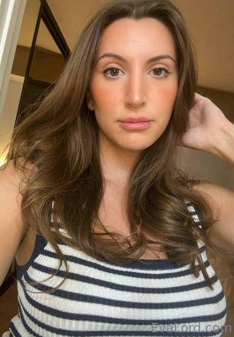 Naakte gelekte OnlyFans-foto van Evalord