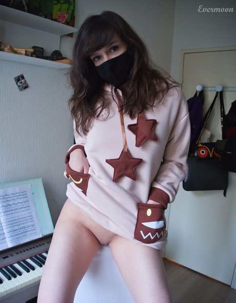 Naakte gelekte OnlyFans-foto van Evermoon