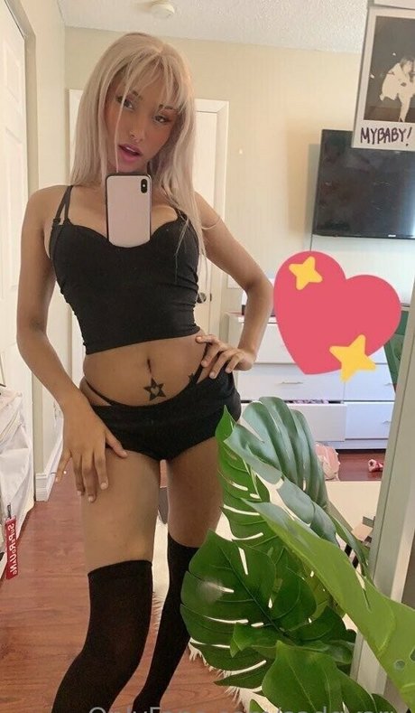 Naakte gelekte OnlyFans-foto van Sadgyaru