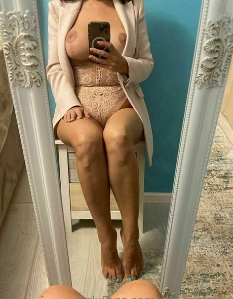 Naakte gelekte OnlyFans-foto van Ellamommy