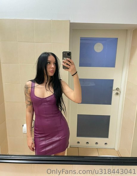 Naakte gelekte OnlyFans-foto van Luxurylady