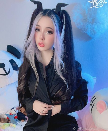 Naakte gelekte OnlyFans-foto van Alyrifree