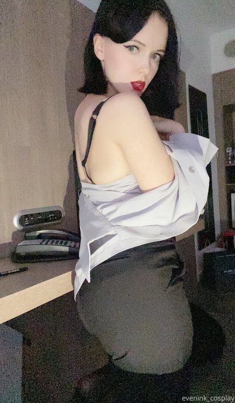 Naakte gelekte OnlyFans-foto van Evenink Cosplay