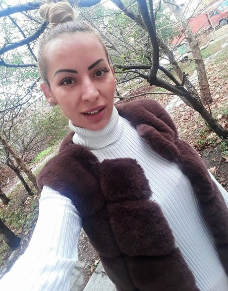 Naakte gelekte OnlyFans-foto van Marinela Adalbertova