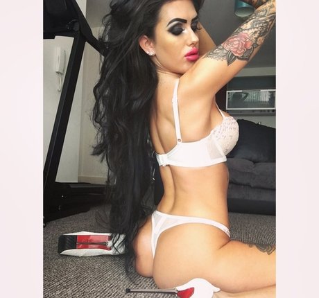 Naakte gelekte OnlyFans-foto van Emmaamodel