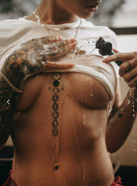 Naakte gelekte OnlyFans-foto van Itsgrecia