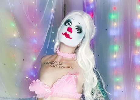 Naakte gelekte OnlyFans-foto van Yourlittleclowngirl