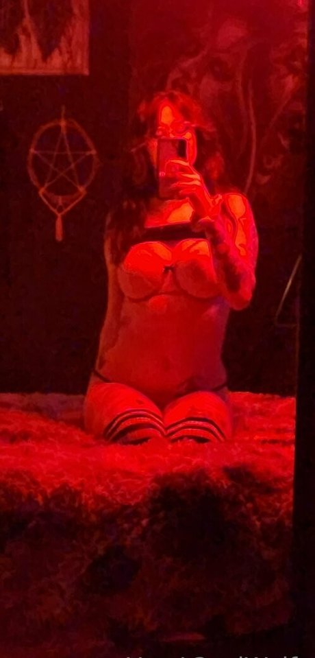 Naakte gelekte OnlyFans-foto van Yourl3wdwaifu