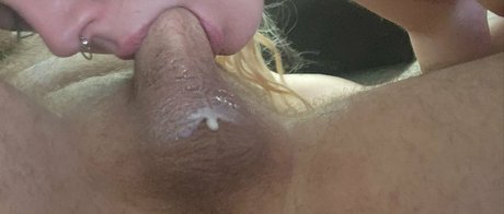Naakte gelekte OnlyFans-foto van Yourl3wdwaifu
