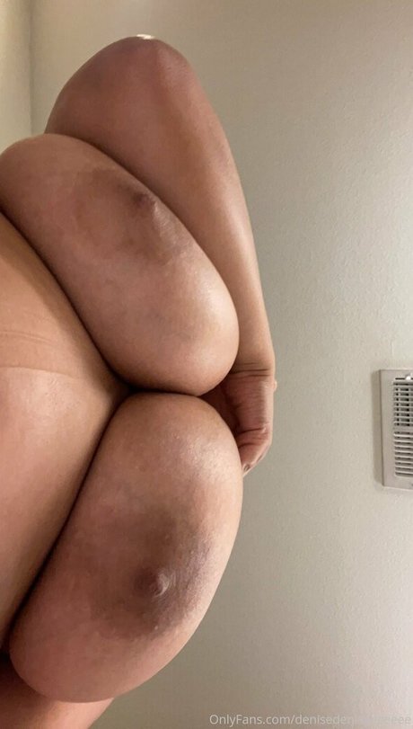 Naakte gelekte OnlyFans-foto van Denisedeniseeeeeeee