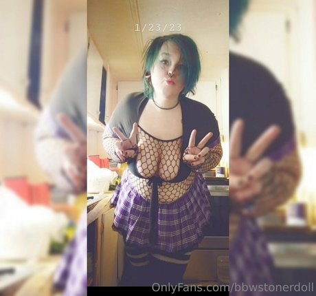 Naakte gelekte OnlyFans-foto van Lilbbwstoner
