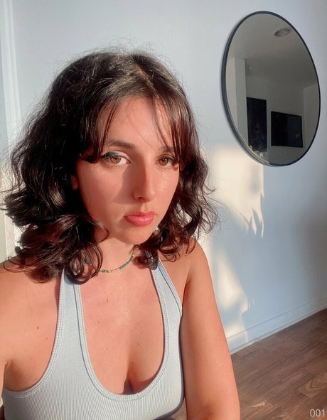 Naakte gelekte OnlyFans-foto van Babyarpia