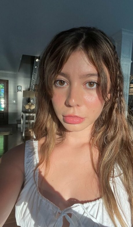 Naakte gelekte OnlyFans-foto van Genevieve Hannelius
