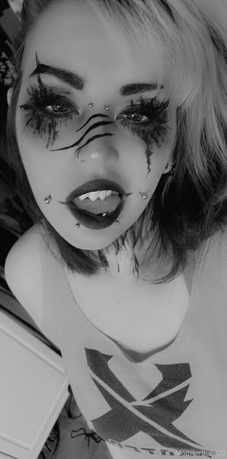 Naakte gelekte OnlyFans-foto van Monsterbun42