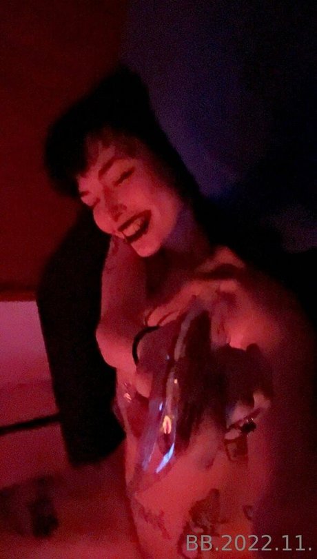 Naakte gelekte OnlyFans-foto van Yourhotmf