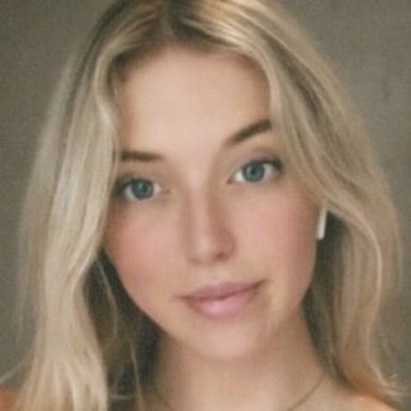 Naakte gelekte OnlyFans-foto van Noa Maureen