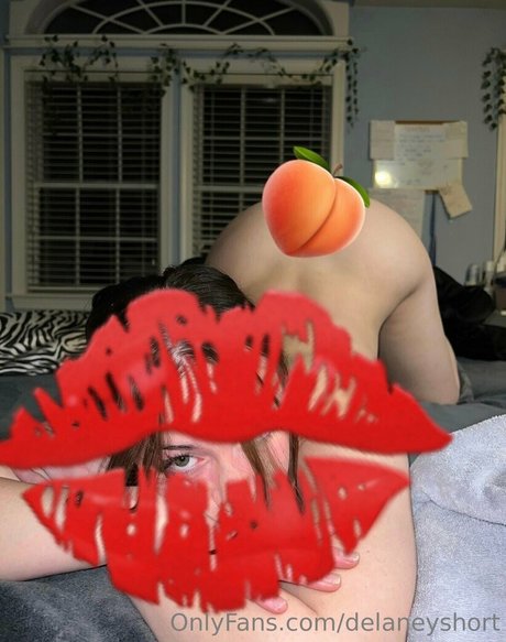 Naakte gelekte OnlyFans-foto van Delaneyshort