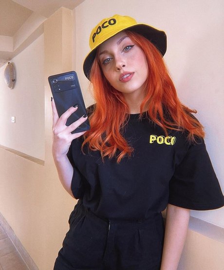 Naakte gelekte OnlyFans-foto van Mona Schon