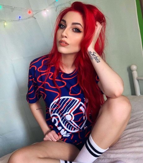 Naakte gelekte OnlyFans-foto van Mona Schon