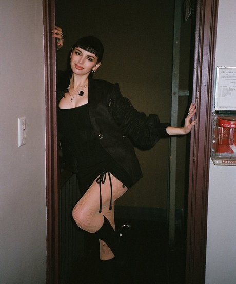 Naakte gelekte OnlyFans-foto van Rebecca Black
