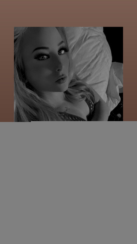 Naakte gelekte OnlyFans-foto van Goldblooded84