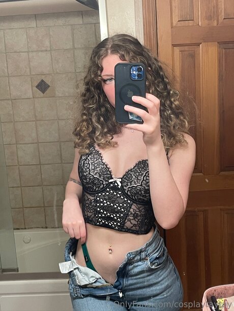 Naakte gelekte OnlyFans-foto van Cosplaytaytay