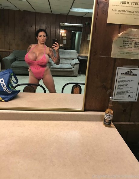 Naakte gelekte OnlyFans-foto van Ricki Raxxx