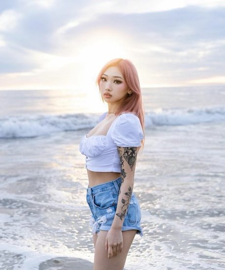 Naakte gelekte OnlyFans-foto van Sharonzxt