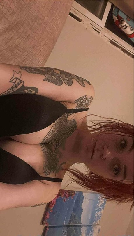 Naakte gelekte OnlyFans-foto van Alleykat