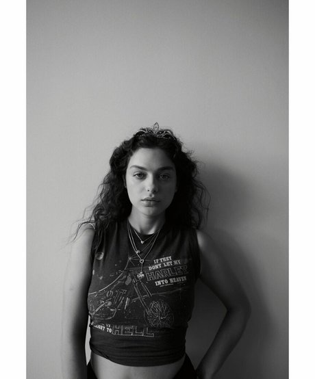 Naakte gelekte OnlyFans-foto van Odeya Rush