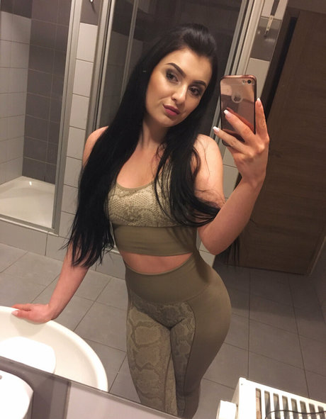 Naakte gelekte OnlyFans-foto van Belladiablo