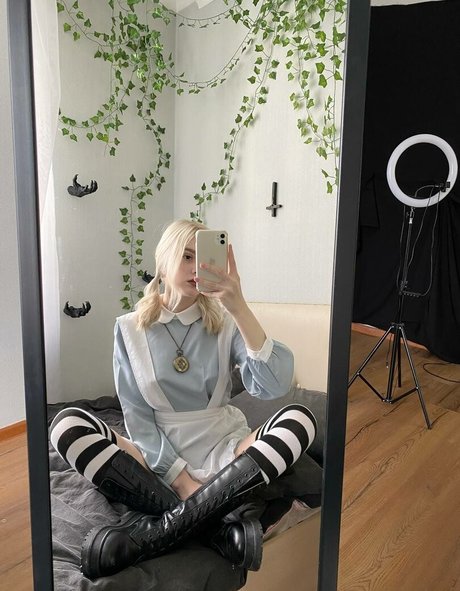 Naakte gelekte OnlyFans-foto van Allotrop